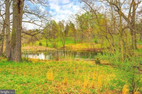 5 Cadwalader Dr, Trenton NJ 08618-3301 exterior