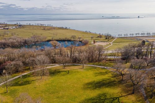 1028 Juneau Ave, Milwaukee WI  53202-2933 exterior