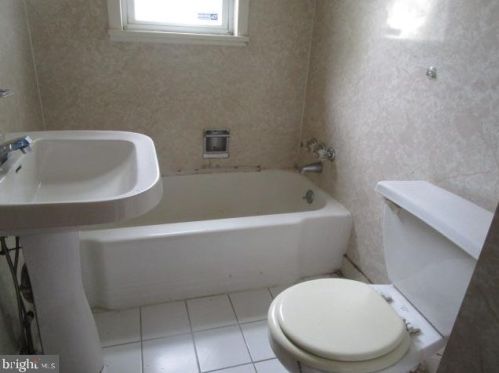 1130 8th St, Chester PA 19013-4204 exterior