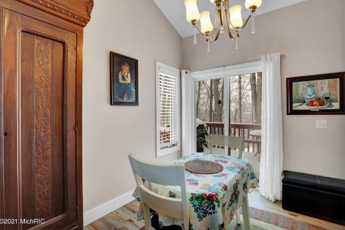 901 Marshall St, Portland MI 48875-1372 exterior