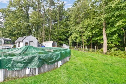 9 Elm Ave, Enfield CT 06082-1906 exterior