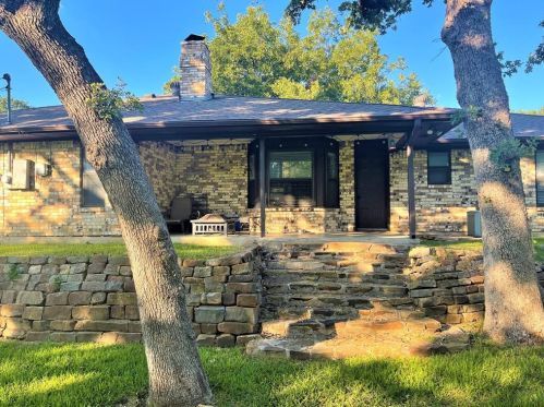 717 Patty B Ln, Burleson, TX 76028-3729