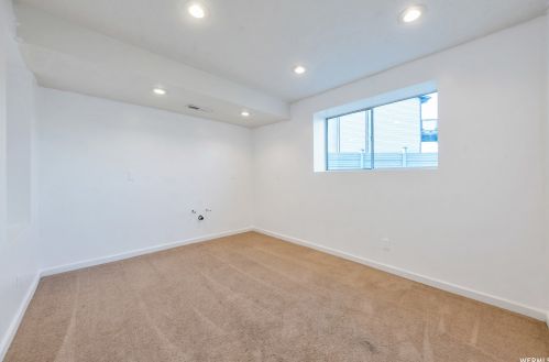 7529 Springbrook Dr, Taylorsville UT 84084-3654 exterior