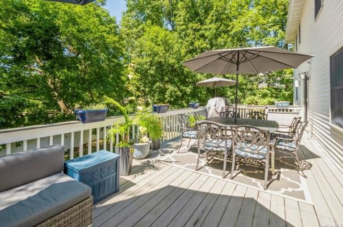 10 Carleton Ave, Briarcliff NY 10510-1723 exterior