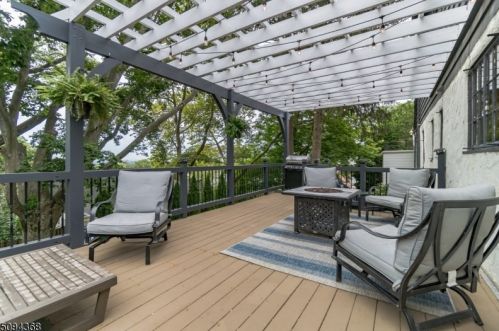 30 Undercliff Ter, Town Center NJ 07052-3929 exterior