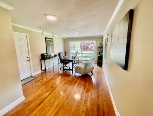 52 Laurel Ln, Springfield MA  01106-2004 exterior