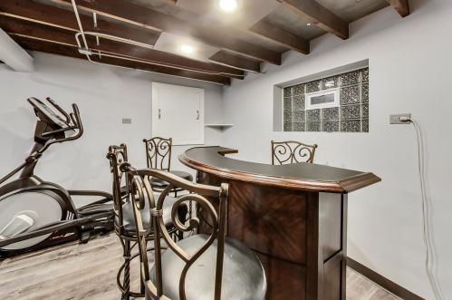 6040 Northcott Ave, Chicago IL 60631-3103 exterior