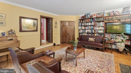 8751 Brook Rd, Mc Lean VA  22102-1507 exterior