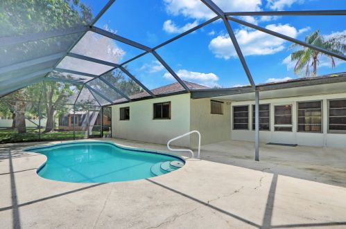 5709 Eagle Dr, Fort Pierce FL 34951-2322 exterior