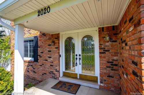 2020 Golfcrest Dr, Commerce Township, MI 48382-1255