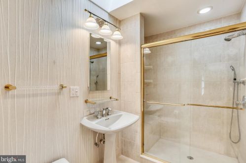 12908 Circle Dr, Rockville MD 20850-3717 exterior