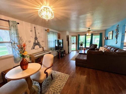 6579 52nd St, Milwaukee, WI 53223-6013