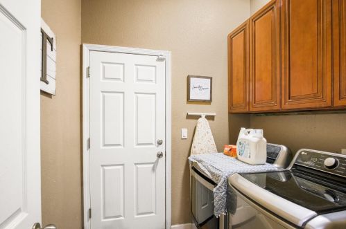 1072 La Paloma St, Turlock CA  95382-0485 exterior