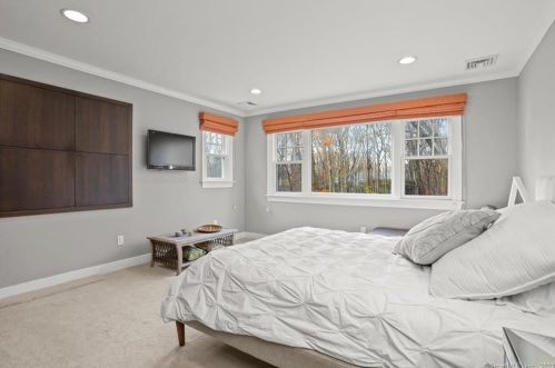 231 Bayberry Ln, Westport CT 06880-4026 exterior