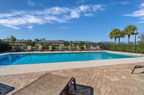 9068 Gervais Cir, Naples FL 34120-4799 exterior