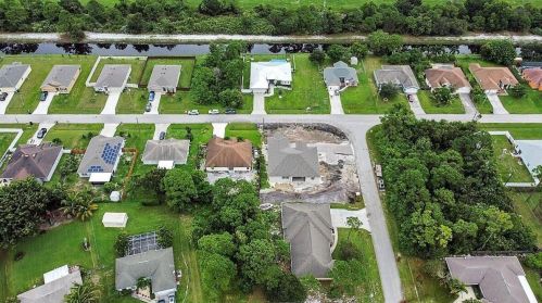 294 Ridgecrest Dr, Fort Pierce FL  34953-8303 exterior