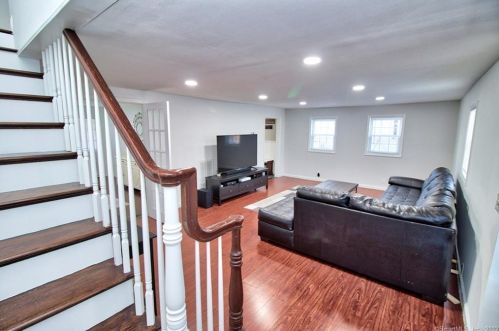 28 High St, Torrington CT 06790-6316 exterior