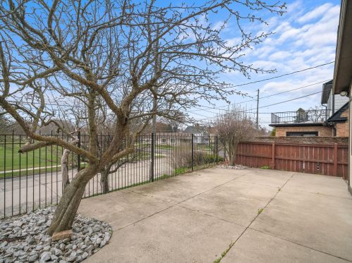 313 Cleveland Ave, Manitowoc WI 54220-2920 exterior