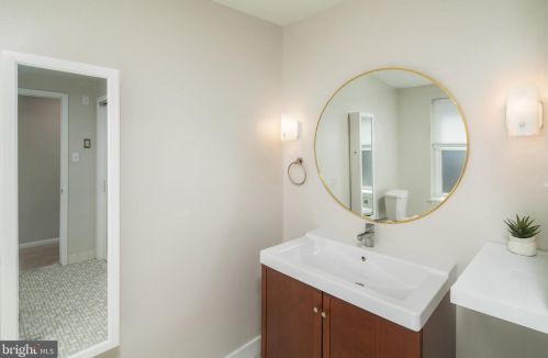 807 18 St, Philadelphia PA 19130-1502 exterior