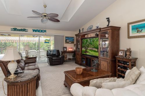 139 Royce Ave, Fort Pierce FL 34983-1238 exterior