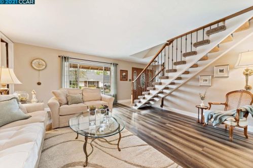 907 Hastings Dr, Concord CA 94518-3821 exterior