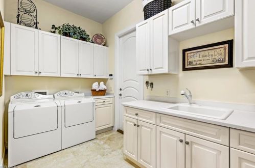 7534 Hogan Ct, Naples FL 34113-3055 exterior