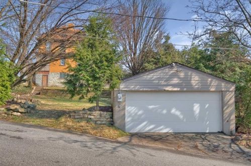 4920 Interboro Ave, Pittsburgh PA 15207-2327 exterior