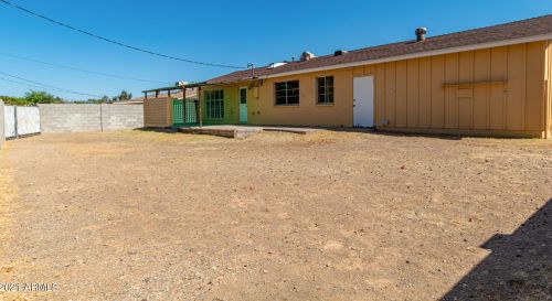 2902 Desert Cv Ave, Phoenix AZ 85028-3430 exterior