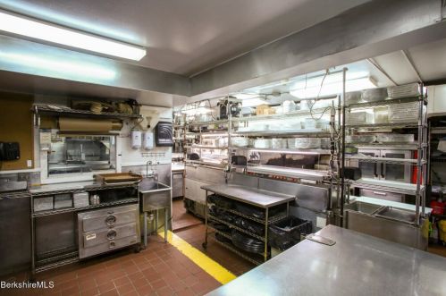 15 Franklin St, Lenox MA 01240-2304 exterior