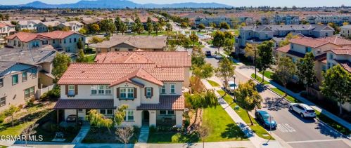 3204 Lisbon Ln, Oxnard CA 93036-7623 exterior