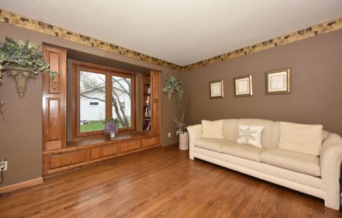 6945 Tesch Ave, Milwaukee WI 53220-2417 exterior