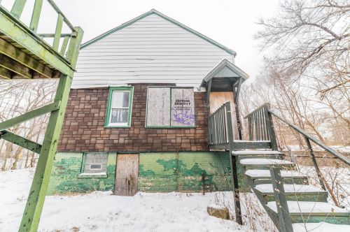 9002 Mackinaw Ave, Chicago IL 60617-4437 exterior