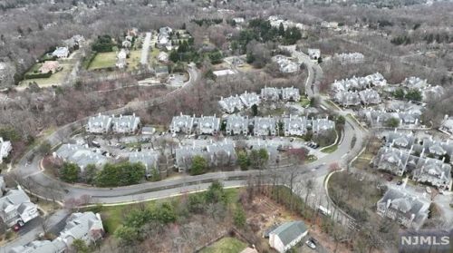 1422 York St, Mahwah NJ 07430-3268 exterior