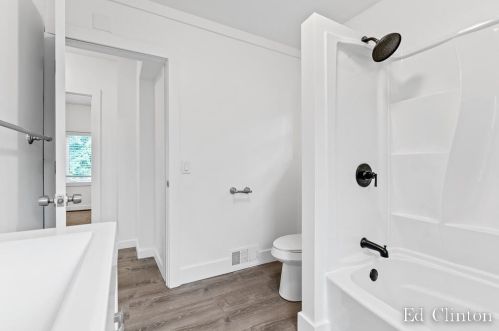 887 Barney Ave, Meskegon MI 49444-0017 exterior