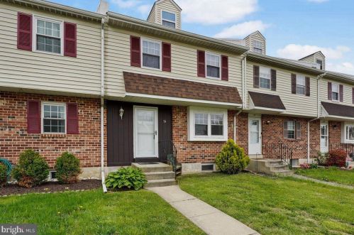 34 Colonial Cir, Chester, PA 19014-1759
