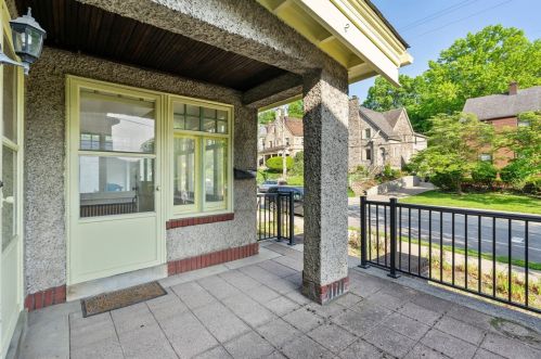 5427 Bartlett St, Pittsburgh, PA 15217-1527