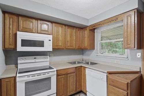 135 Saylong Dr, Pittsburgh PA 15235-4323 exterior