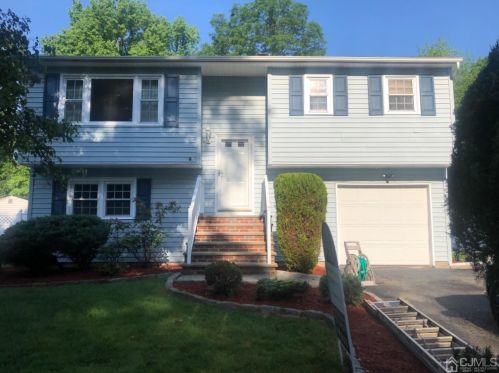 19 Kingsbridge Dr, Edison, NJ 08820-1672