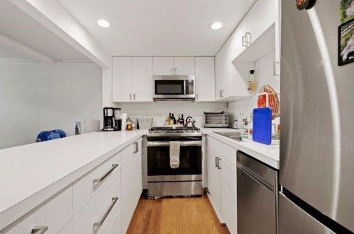 2 Cushing St, Providence RI 02906-2228 exterior