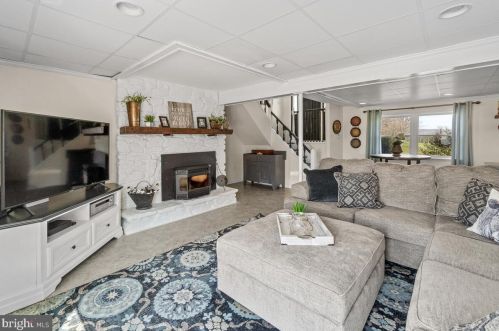 7504 Picnic Wood Rd, Middletown MD 21769-8223 exterior