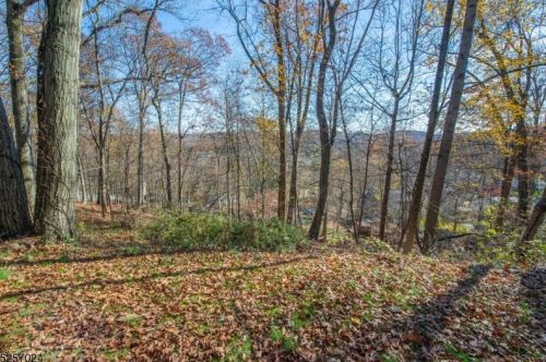 24 Freeman Ave, Parsippany NJ 07834-2419 exterior