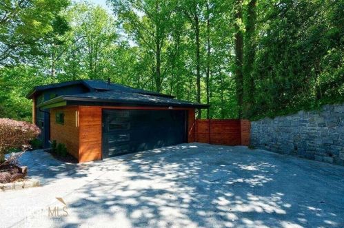 620 Colebrook Ct, Atlanta GA  30327-4710 exterior