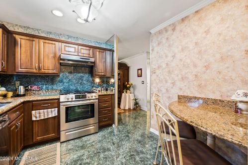 87 Poplar Pl, East Freehold NJ 07728-4169 exterior