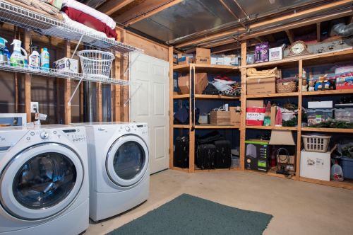 2242 Meadowglen Dr, Grand Rapids MI 49505-6302 exterior