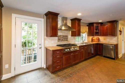 86 Lexington Ave, Cresskill NJ  07626-1216 exterior