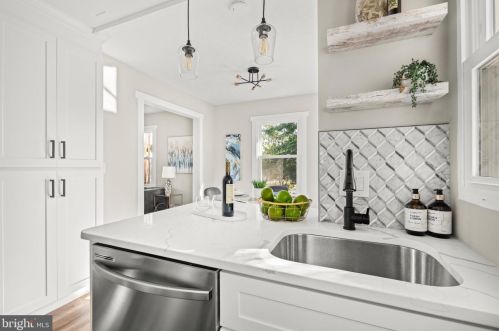 6106 Kings Hwy, Alexandria VA 22303-2416 exterior