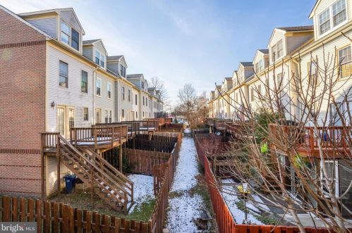 7818 Colonial Springs Blvd, Alexandria VA  22306-2864 exterior