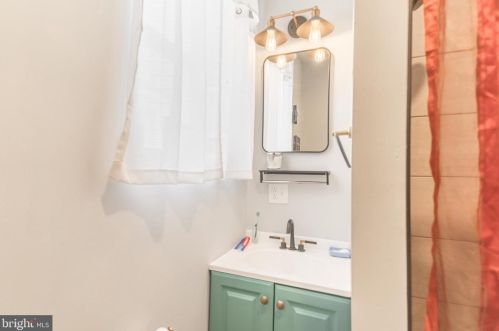 5215 Cedar Ave, Philadelphia PA 19143-1524 exterior