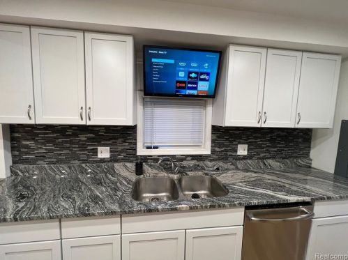 24086 Annapolis St, Dearborn Heights MI  48125-1914 exterior