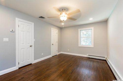 8 Fernwood Dr, Commack NY  11725-4714 exterior